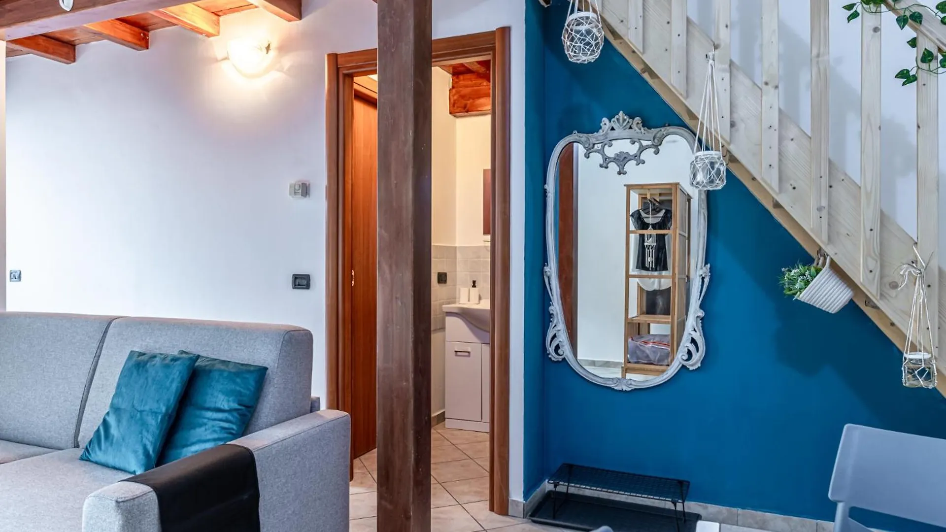 House Ladder Apartment Sesto San Giovanni