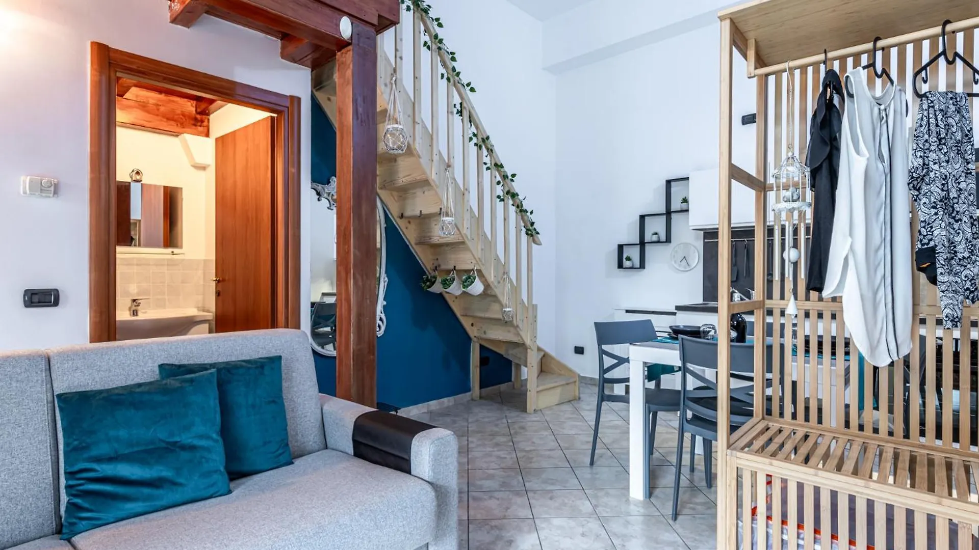 House Ladder Apartment Sesto San Giovanni