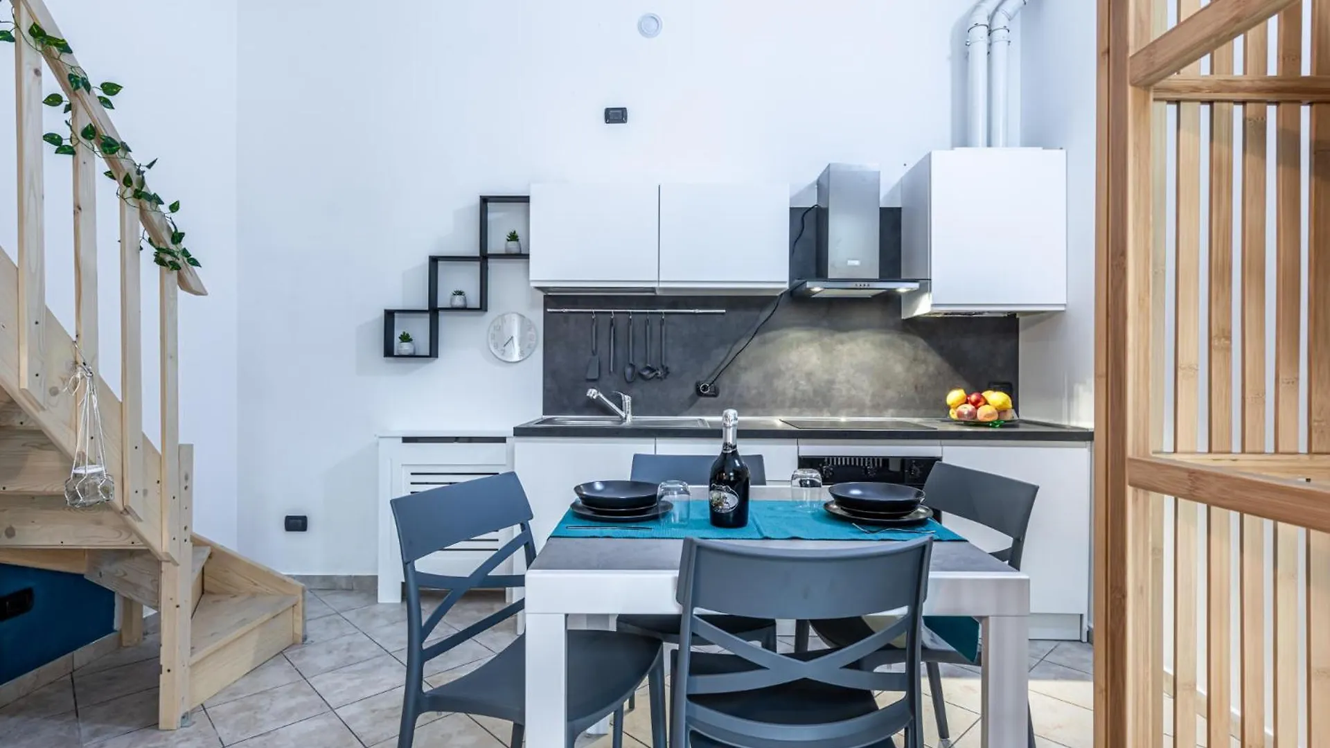 House Ladder Apartment Sesto San Giovanni